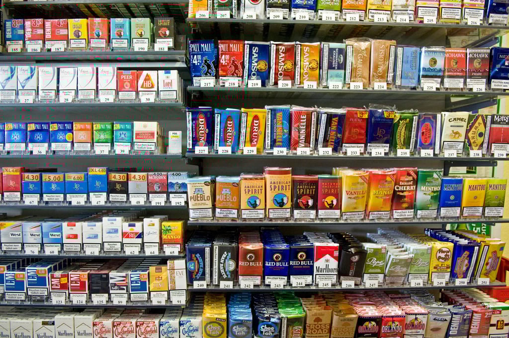 Fünf junge Männer sollen in Stendal in Tankstellen eingebrochen sein und Tabakwaren im Wert von 10.000 Euro gestohlen haben.