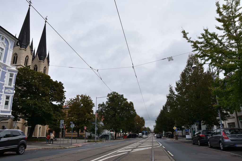 Blick auf die Halberstädter Straße in Magdeburg-Sudenburg.
