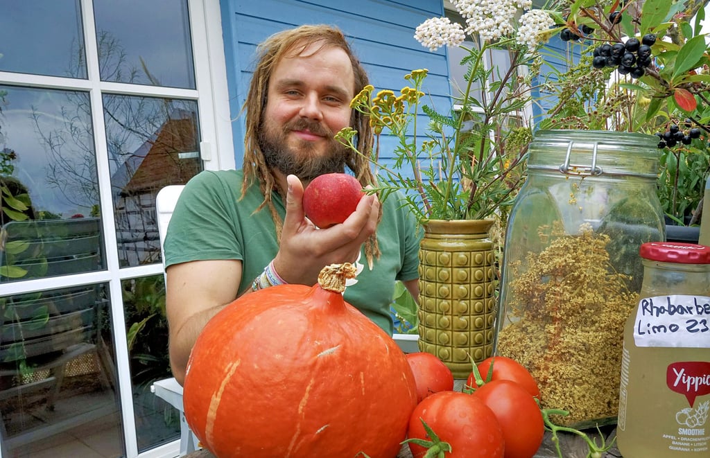 Marcel Bornkampf aus Haldensleben gibt Tipps, was man zum Ende der Gartensaison mit Gemüse, Obst und Kräutern so alles machen kann.