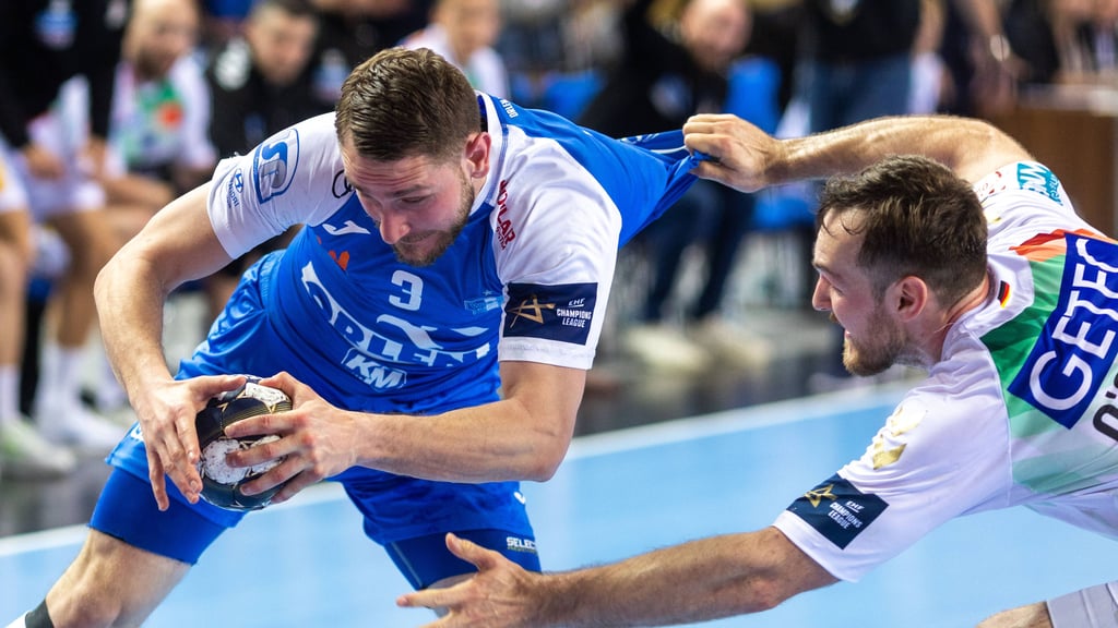 Zum dritten Mal im Kalenderjahr 2023 ist Kapitän Christian O’Sullivan (r.) mit dem SC Magdeburg zu Gast bei Michal Daszek und Wisla Plock.