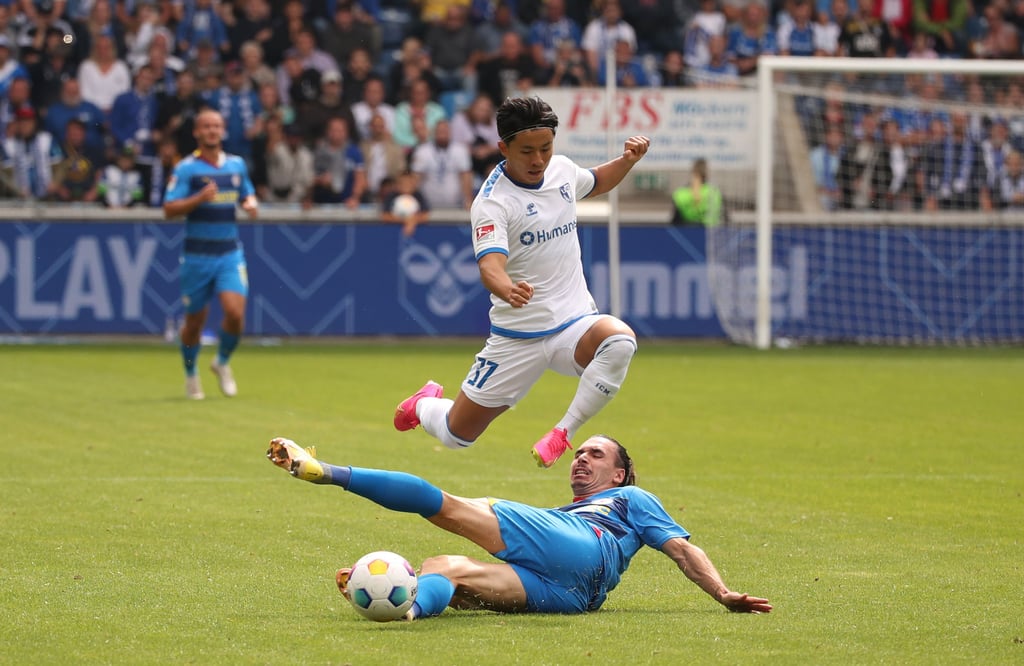 Tatsuya Ito (weißes Trikot) sehnt sich nach seiner ersten Torbeteiligung in dieser Saison.