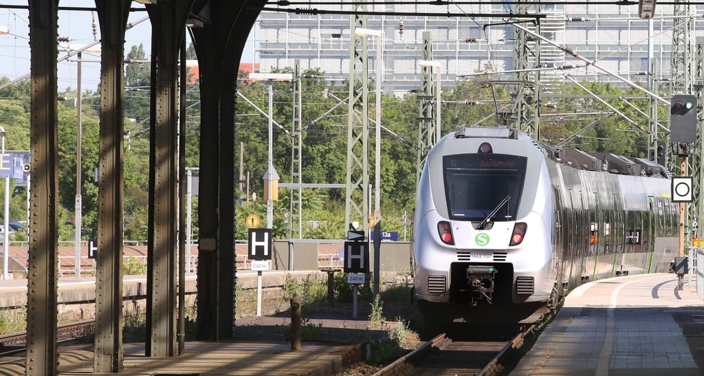 Der S-Bahn-Verkehr in der Region Leipzig wird wegen Personalmangels ausgedünnt.
