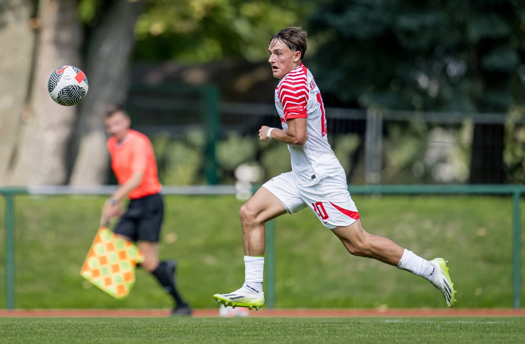 RB Leipzigs U17-Spieler Cenny Neumann stand beim Testspiel der Profis gegen Mlada Boleslaw auf dem RAsen.