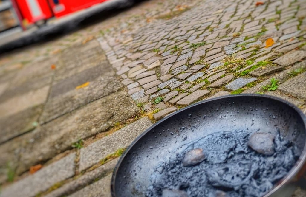 Vom Mittagessen an der Gustav-Scholl-Straße in Burg blieb nur noch ein verbrannter Rest übrig.