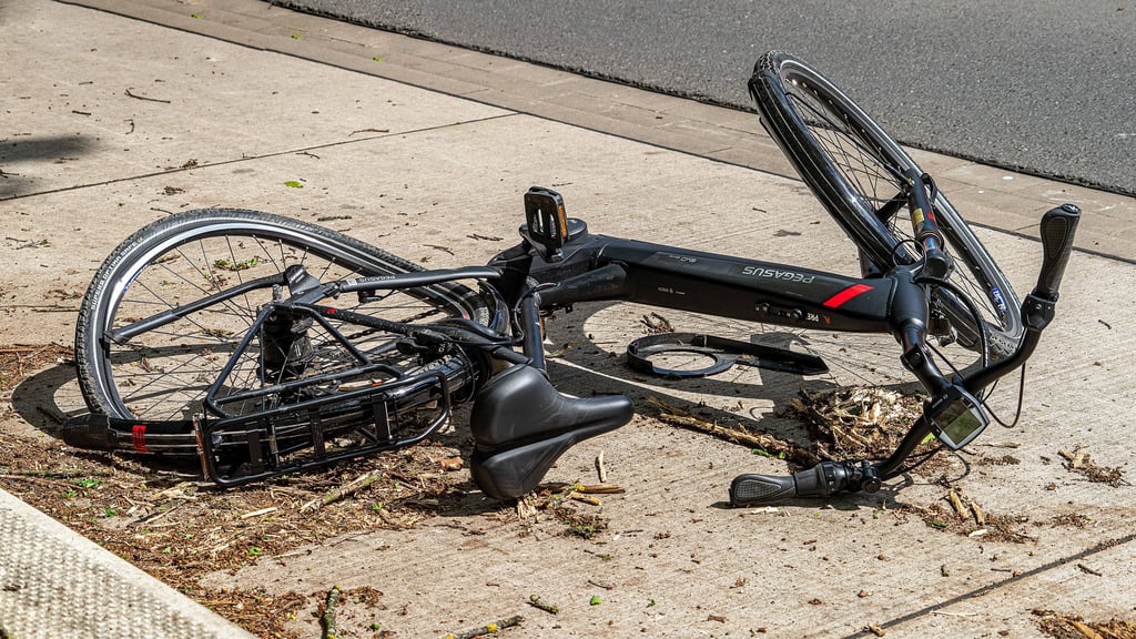 In Gardelegen wurde ein Radfahrer von einer Autofahrerin erfasst. Er wurde schwerverletzt in ein Krankenhaus eingeliefert.