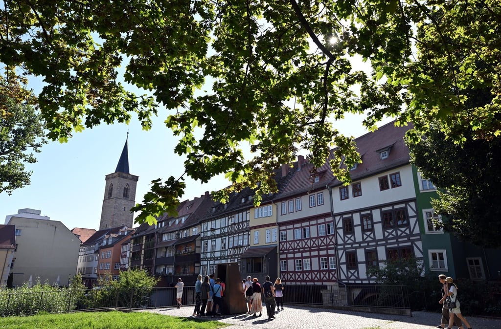 Moderne Architektur steht über dem 2007 entdeckten mittelalterlichen Ritualbad (Mikwe) an der Krämerbrücke.