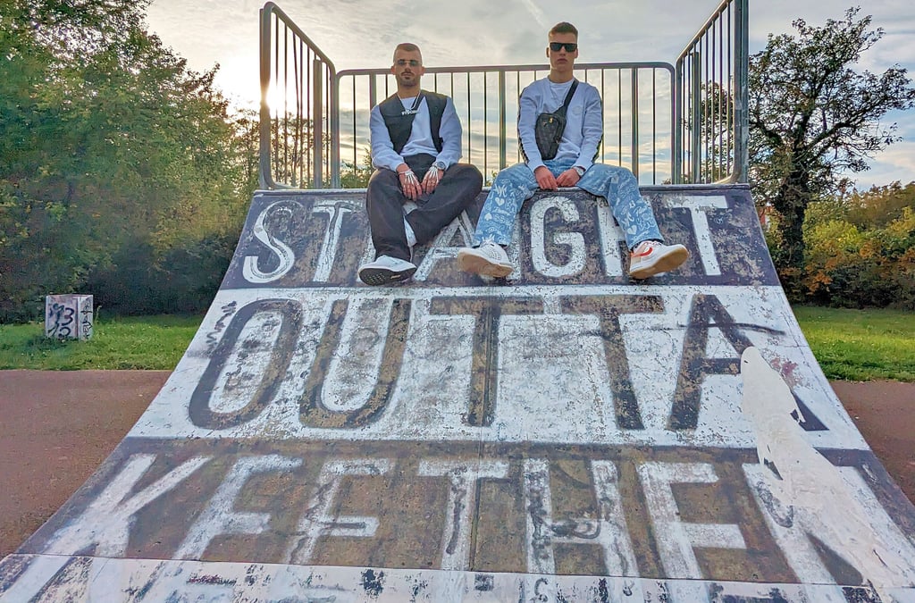 Die beiden Rapper Laerte Appari alias Stochos (li.) und Florian Jennek alias Bellum geben alles, um ihr Ziel zu erreichen.