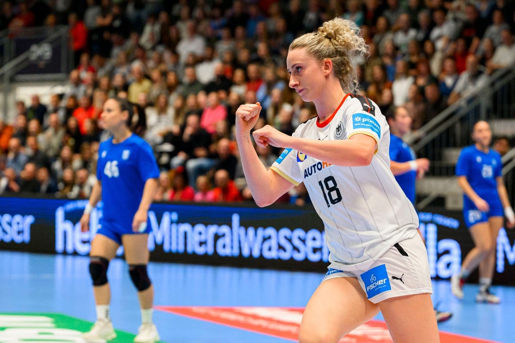 Fällt den deutschen Handballerinnen gegen die Ukraine: Mia Zschocke.