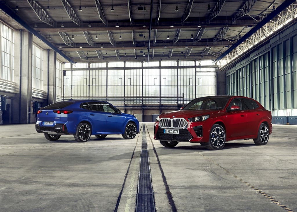 Das SUV-Coupé BMW X2 (l) kommt auch als rein elektrische Variante BMW iX2 (r) auf den Markt.