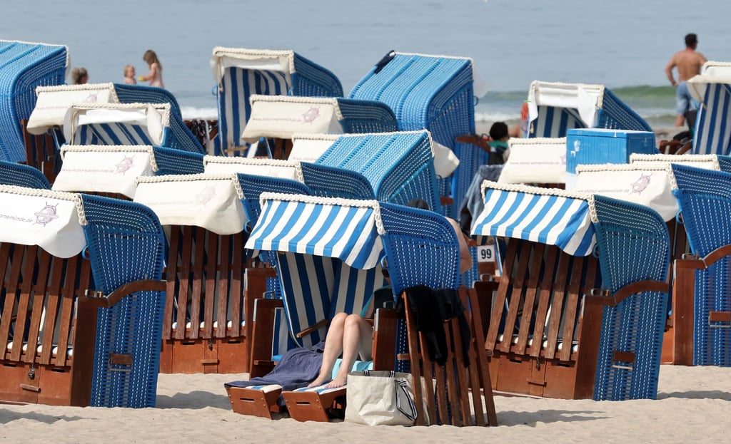 Zum Beginn des Wochenendes könnte es laut Prognosen des Deutschen Wetterdienstes in manchen Regionen noch einmal sommerlich heiß werden.