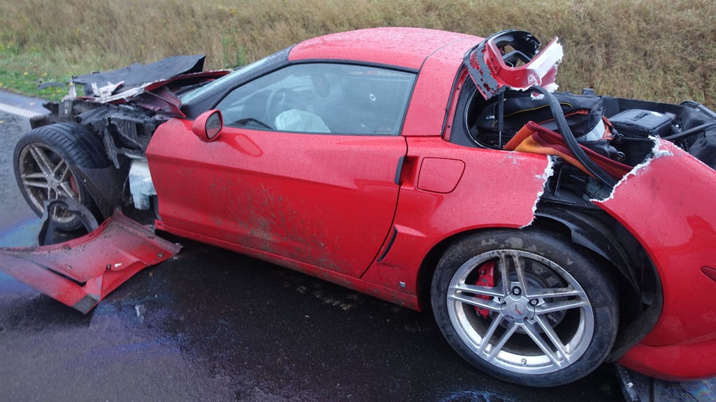 Unfall nach Aquaplaning nahe Wolmirstedt Vollsperrung Corvette bei