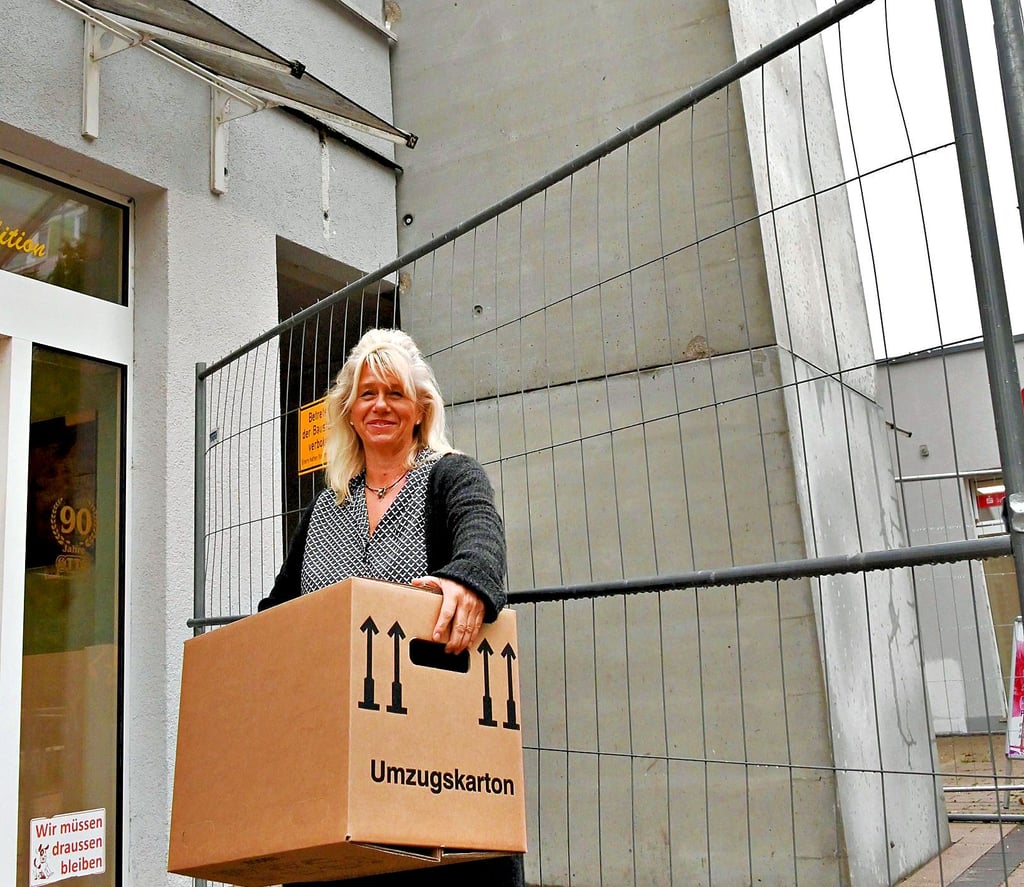 Die Bibliothek im Magdeburger Stadtteil Reform wird vorübergehend geschlossen. Für die Mitarbeiter um Bibliotheksleiterin Karen Limberg heißt es, Kartons packen.