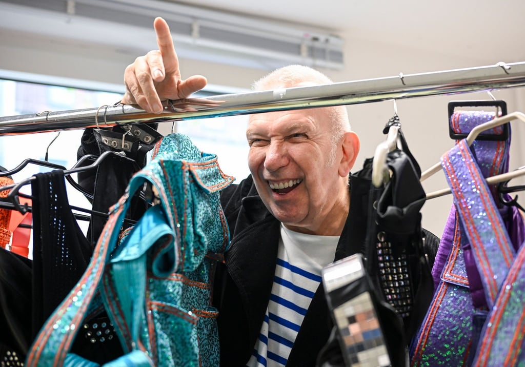 Der Modedesigner Jean Paul Gaultier steht bei einem Pressetermin zur Show "Falling in Love" im Friedrichstadt-Palast.