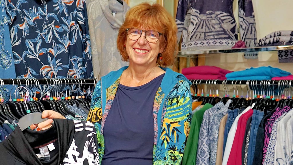 Kerstin Andrée behauptet sich seit 33 Jahren mit ihrer kleinen Boutique. Ihre Erfolgsrezepte: Mode, Kunst und Lächeln.