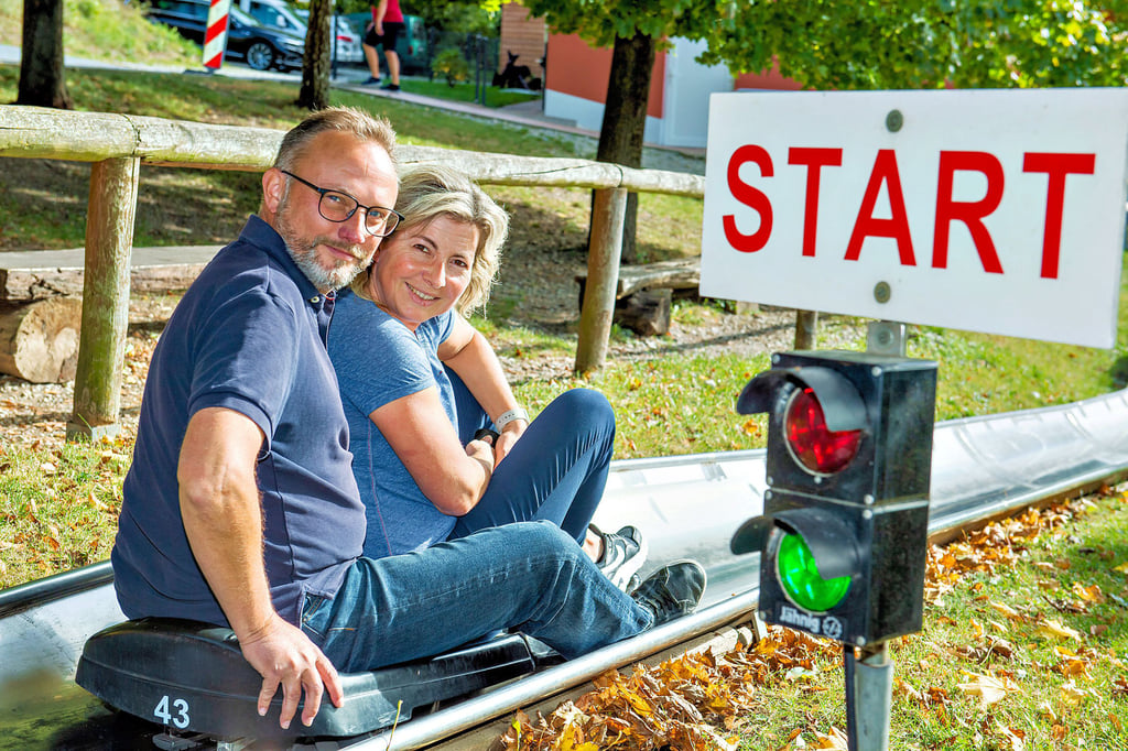 Andreas Melzer betreibt die Sommerrodelbahn in Eckartsberga. Bald arbeitet auch seine Frau Sandra regelmäßig mit.