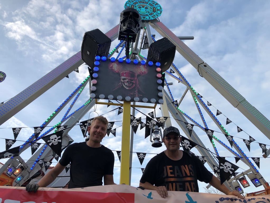 Arian Lorenzo (r.) und Nico Fleischmann öffnen ab Samstag den Herbstmarkt in Teuchern. „Wir setzen auf gemütliches, familäres Flair“, verraten sie.