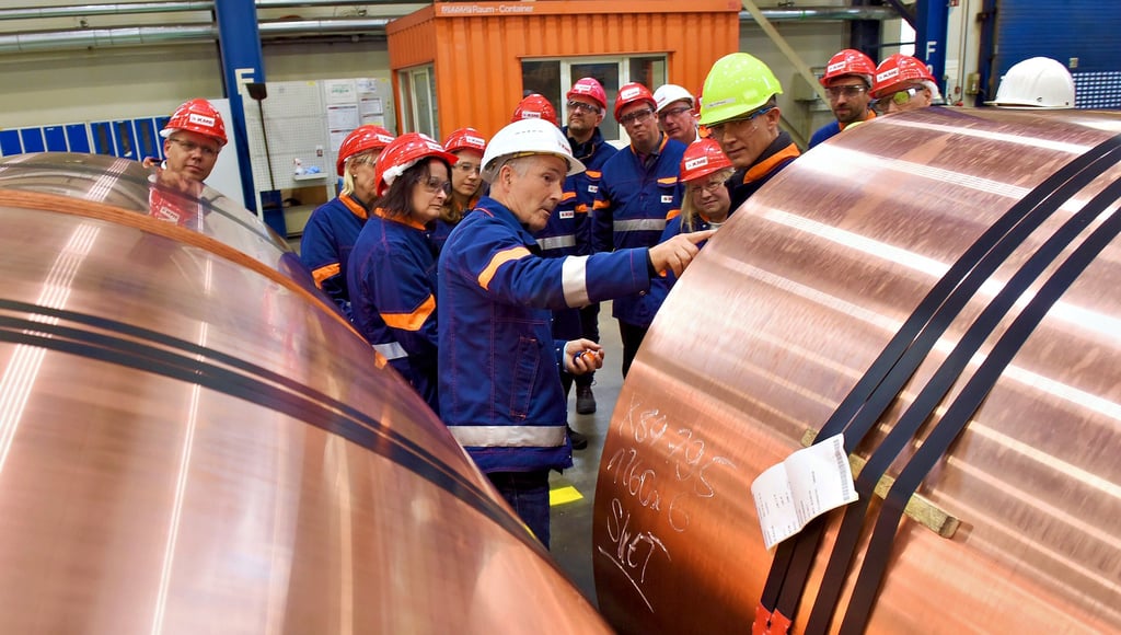 Zum Auftakt der Veranstaltungsreihe „Neue Energie für die Wirtschaft“ besichtigten die Teilnehmer die KME Mansfeld GmbH in Hettstedt.