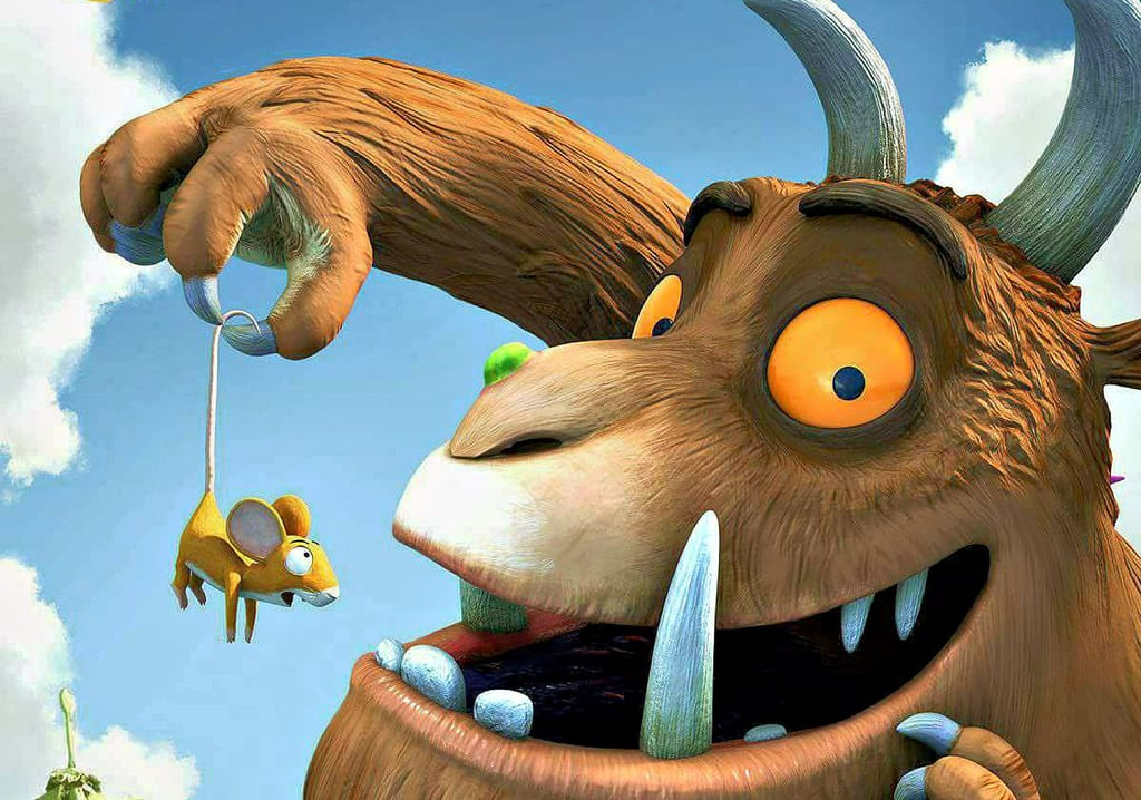 Der Grüffelo und die Maus treffen am Ende des Puppentheaters aufeinander