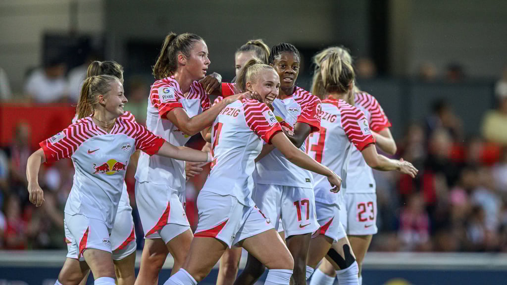 Verschworener Haufen: RB-Frauen beim Sieg gegen Essen.