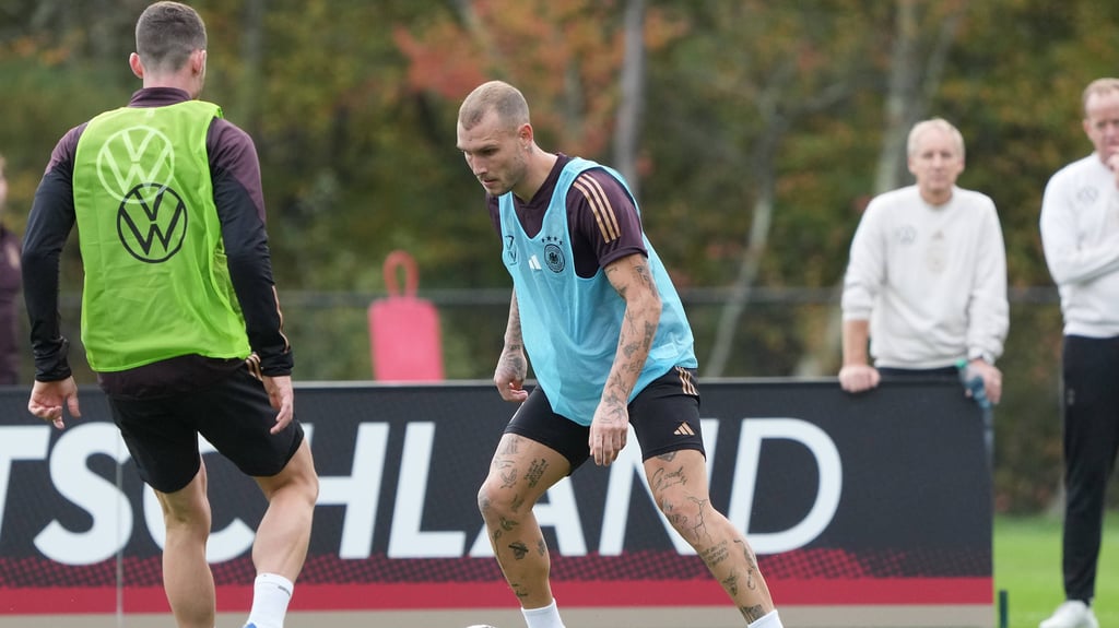 David Raum (l.) beim Training mit der deutschen Nationalmannschaft.