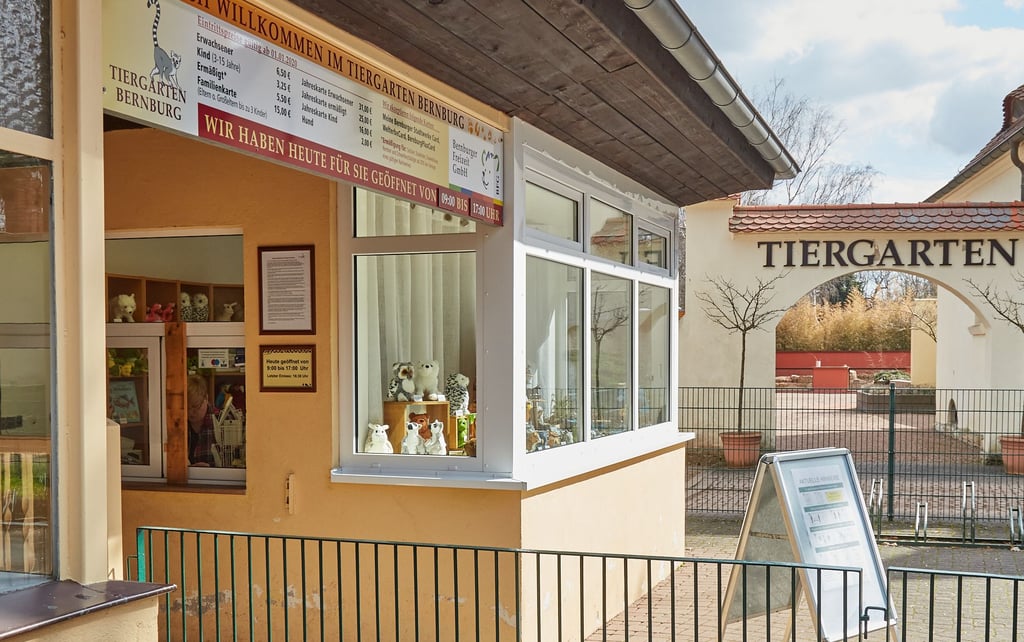 Das Kassenhäuschen am Tiergarten Bernburg bleibt bis auf Weiteres zu.