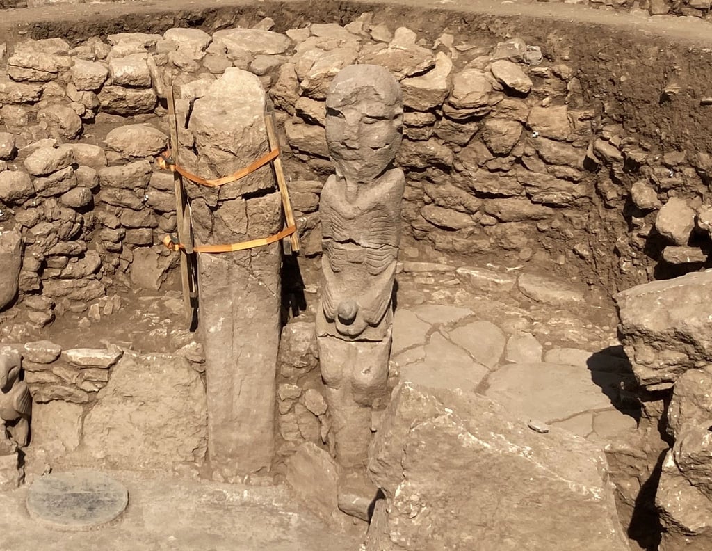 Eine etwa 10.000 Jahre alte Statue eines Mannes im türkischen Tas Tepeler.