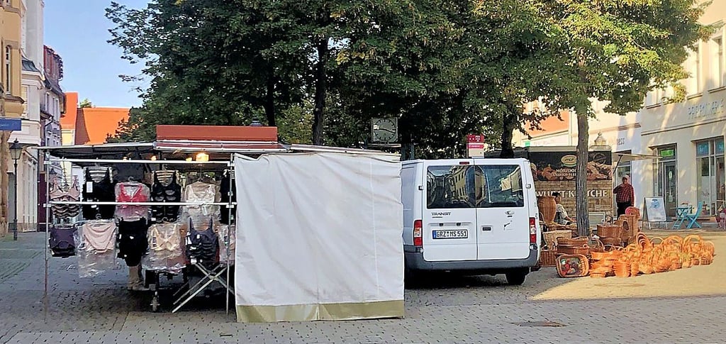 Der Wochenmarkt findet auch auf dem Roßmarkt statt.