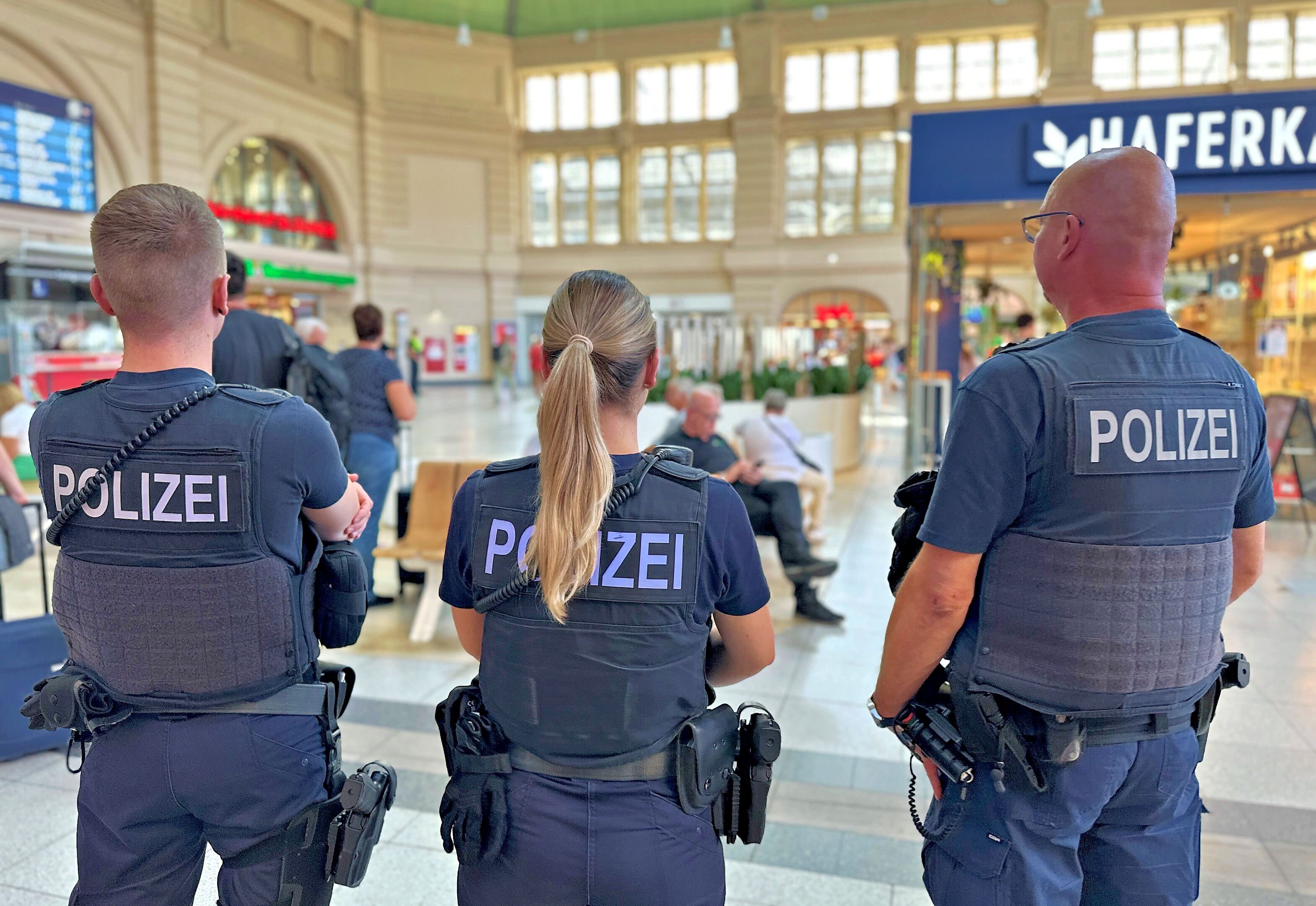 Bundespolizei In Halle: Auf Streife In Sachsen-Anhalts Gefährlichsten ...