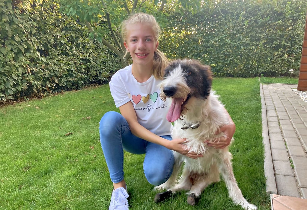 Ein Hund mit Handicap robert die Herzen im Sturm: Emilia Alsleben und Frieda sind ein unzertrennliches Paar.