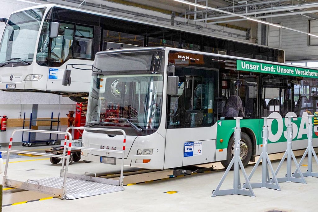 Der Personenverkehrsgesellschaft des Burgenlandkreis fehlt es an Fahrern für ihre Busse.