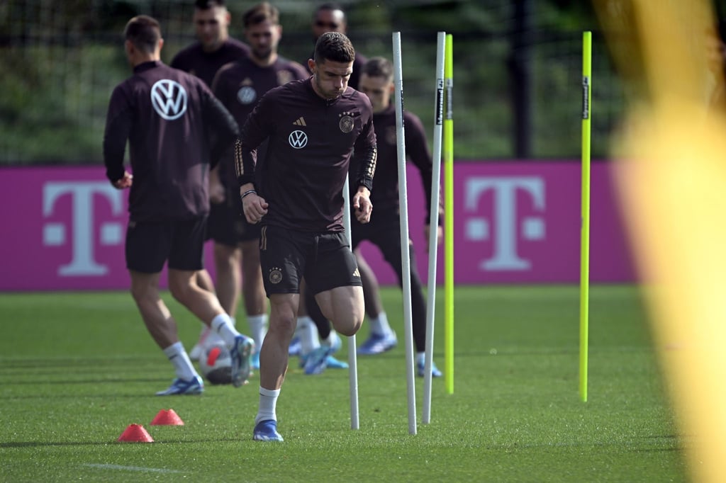 Robin Gosens in Aktion während des Trainings.