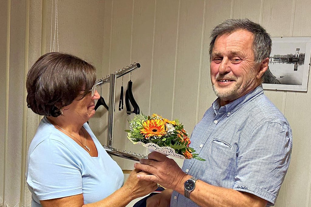 Renate Wolf (CDU) gratulierte ihrem Parteifreund Peter Fries zu dessen Wiederwahl.