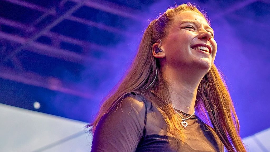 Sängerin und Atemlos-Bandmitglied Maria Wernicke aus Biesenrode bietet besonderer Konzerte an, die ein Kombination aus Coaching, Persönlichkeits- und Bewusstseinsarbeit sowie Musik sind.