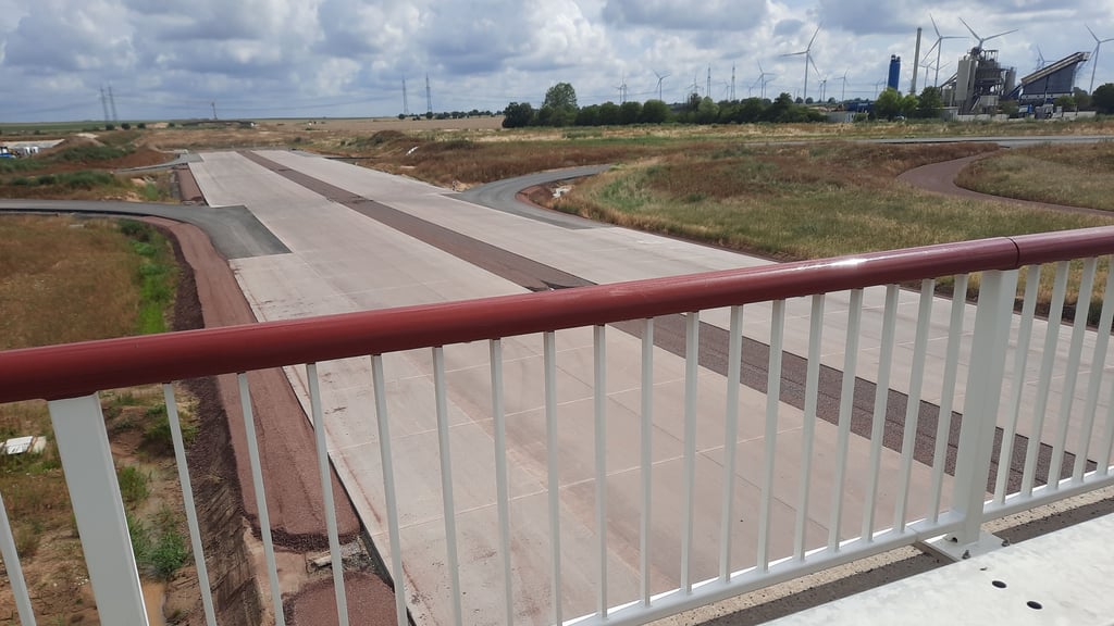 Das vorläufige Ende der A14-Nordverlängerung bei Lüderitz. Die Autobahn könnte eine entscheidende Rolle spielen, wenn es um die Zukunft Stendals geht.