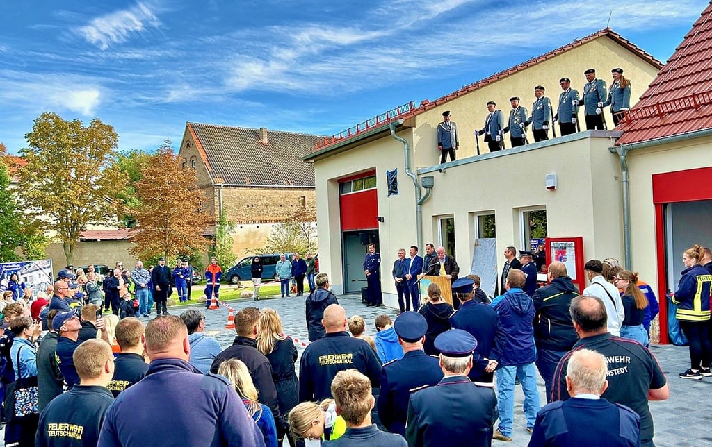Das neue Gerätehaus der Feuerwehr Wansleben wurde mit einem Fest mit vielen Besuchern eingeweiht.