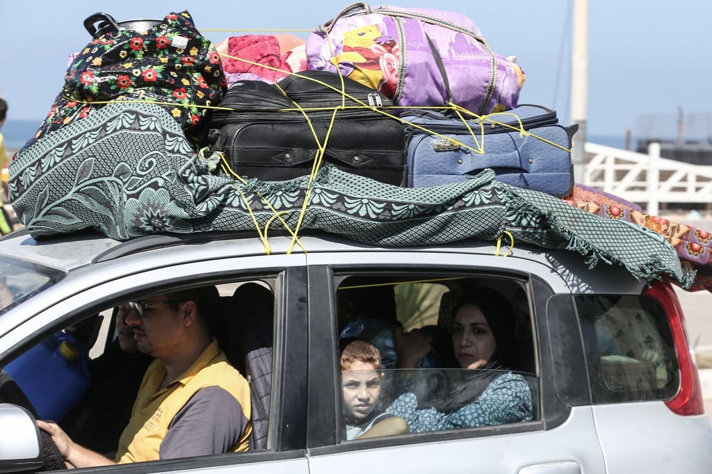 Palästinenser fliehen nach israelischen Luftangriffen in vermeintlich sicherere Gebiete. Das israelische Militär hat erneut zur Evakuierung von Zivilisten aus dem nördlichen Gazastreifen aufgerufen.