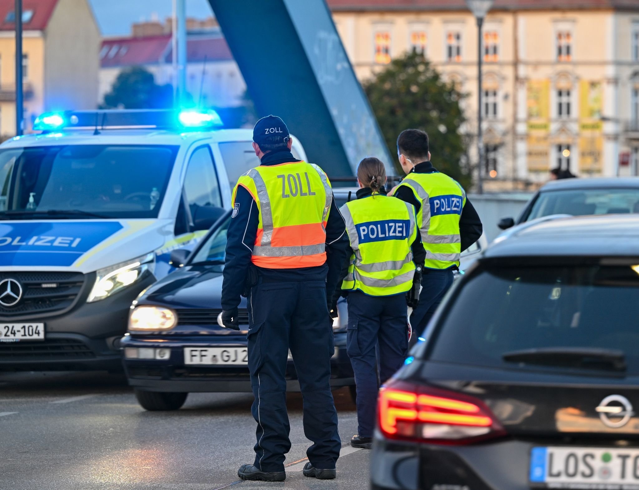 Migration: Bundespolizei Beginnt Mit Festen Kontrollen An Grenze