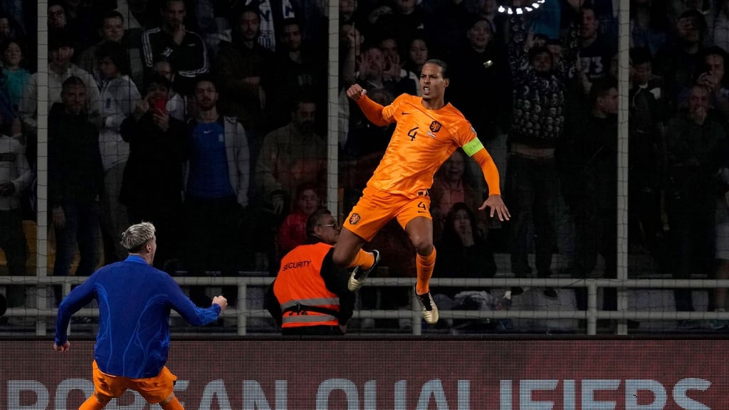 Virgil van Dijk erzielte kurz vor Schluss den wichtigen Siegtreffer für die Niederlande.