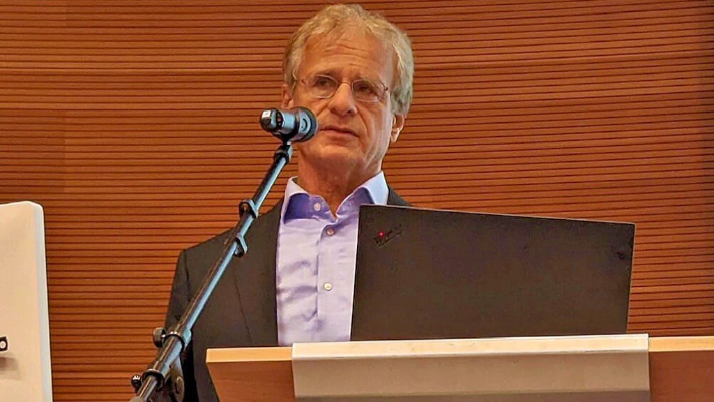 Alexander Kekulé beim Vortrag im Umweltbundesamt Dessau.