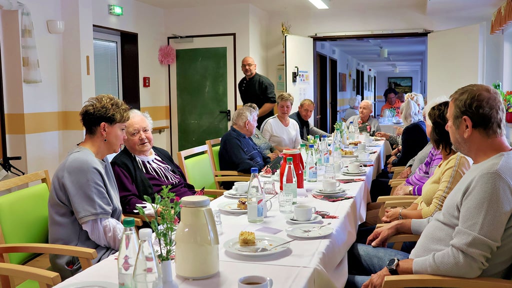 Nursing home: Stendal district: There is a large coffee table in the ...