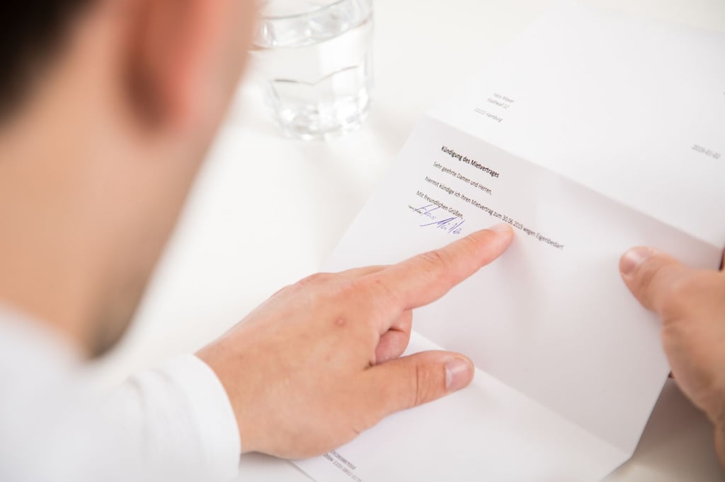 Das Mietverhältnis betrifft alle gesetzlichen Erben - entsprechend muss eine Kündigung auch an all diese Personen gehen.