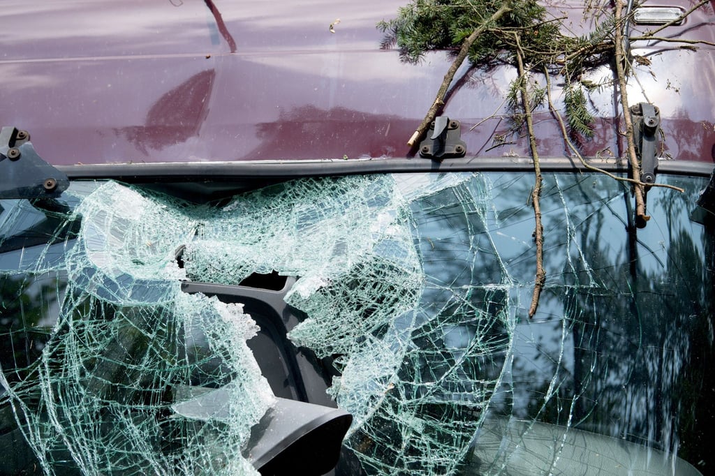 Donnerwetter: Die Verantwortlichkeit für Sturmschäden am Auto hängt stets von den individuellen Versicherungsbedingungen und dem Einzelfall ab.