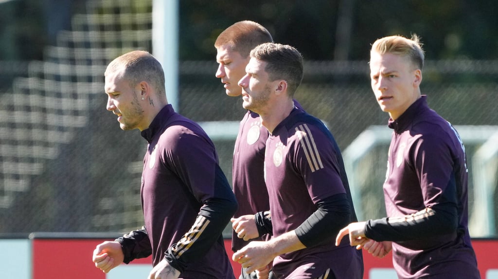 David Raum (l.) beim Training mit seinen Nationalmannschaftskollegen.