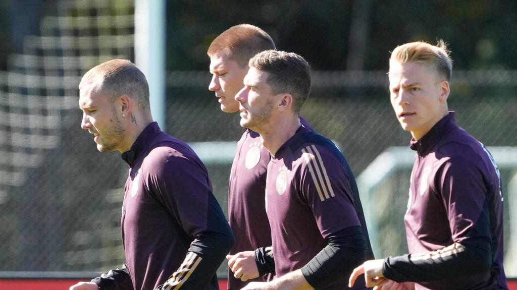David Raum (l.) beim Training mit seinen Nationalmannschaftskollegen.