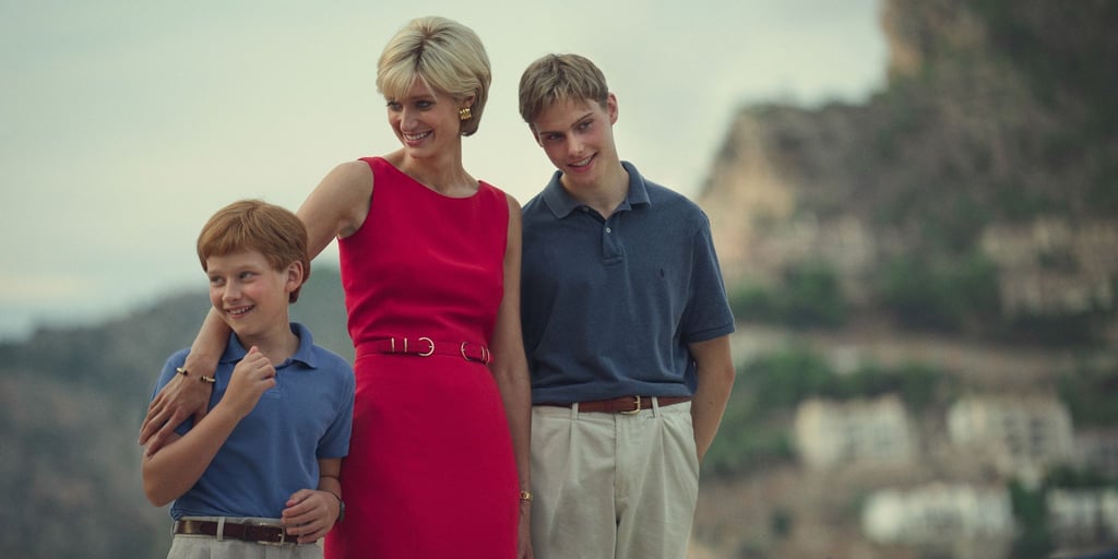 Fflyn Edwards (l-r) als Prinz Harry, Elizabeth Debicki als Diana und Rufus Kampa als Prinz William in „The Crown“.