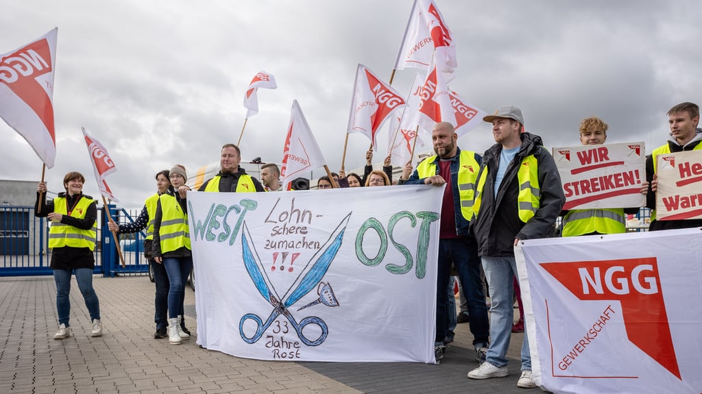 Mit einem Warnstreik kämpfen die Jessener Milchwerker für die Forderungen ihrer Gewerkschaft NGG.