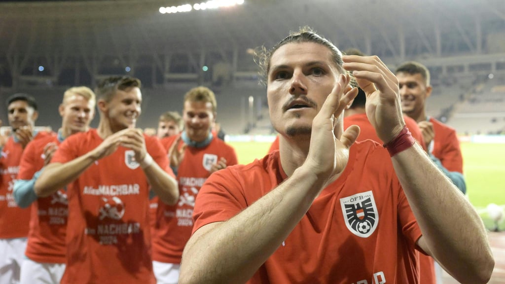 Ex-RB-Profi Marcel Sabitzer führte Österreichs EM-Party im Stadion von Baku an.