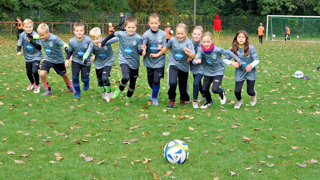 Vier Tage lang Fußball spielen, damit erfüllt sich für 40 Ohrekicker und Gäste der Traum im Herbst-Feriencamp im Küchenhorn.
