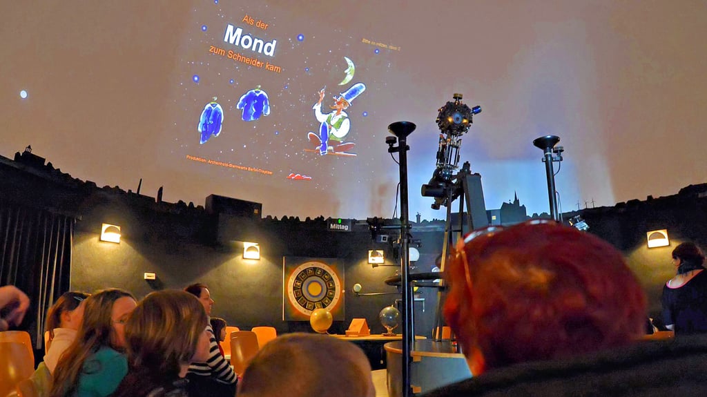 Künstlich projizierte Sterne gibt es seit 100 Jahren. Das wird auch im Ascherslebener Planetarium gefeiert.