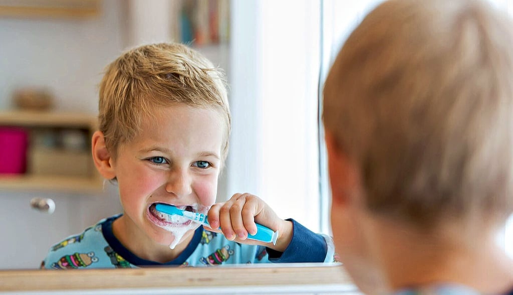 Das tägliche zweimalige Zähneputzen ist von großer Bedeutung für Kinder.
